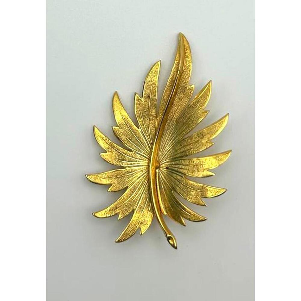 Vintage Gold Tone Leaf Brooch, Retro Statement Pin, Nature Inspired Jewelry